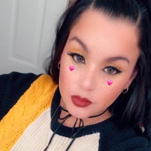 Meet your Posher, Yajaira